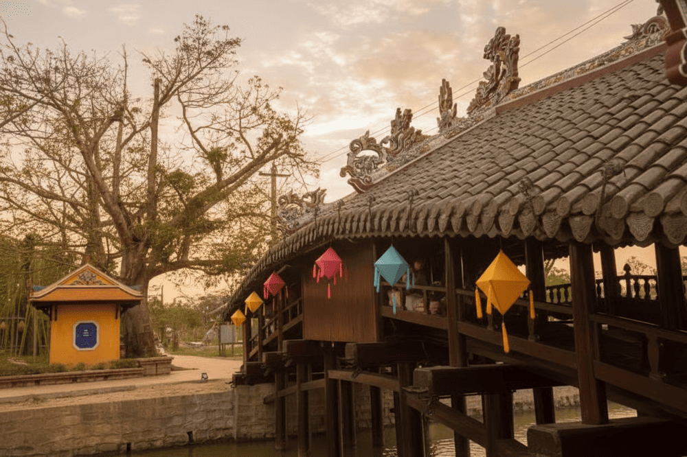 Cầu ngói Thanh Toàn là một trong số ít những cây cầu cổ có kiến trúc thượng gia hạ kiều” còn tồn tại